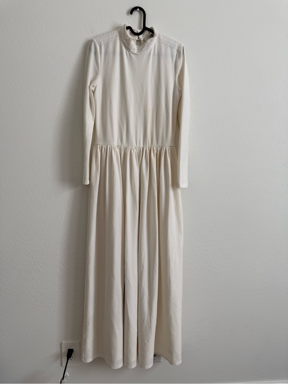 Karolyn Pho Ivory Textured Lace Collar Mock Neck Maxi Dress Sz L